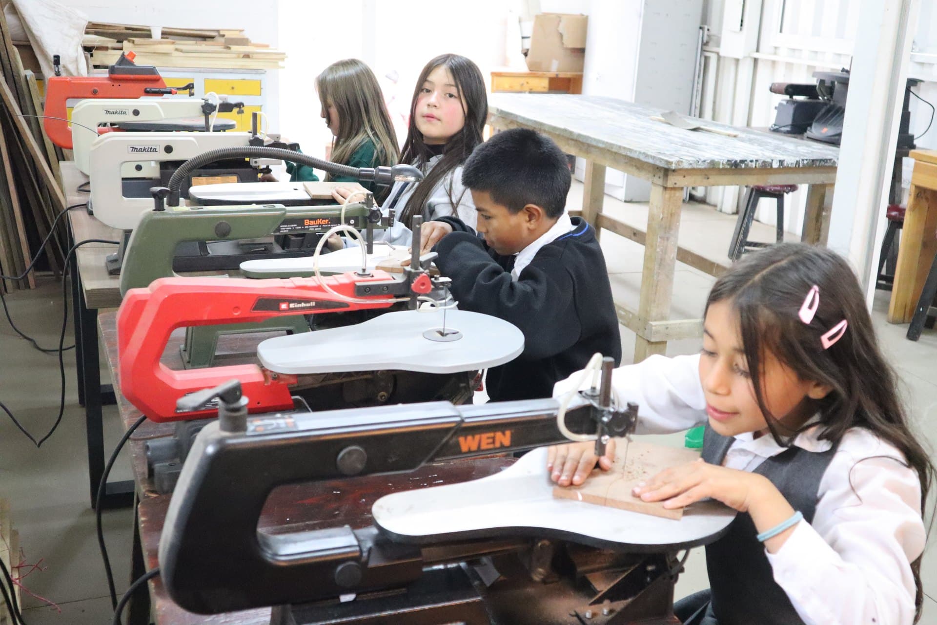 Fundación Buena Semilla — taller de tejidos y artesanías en madera
