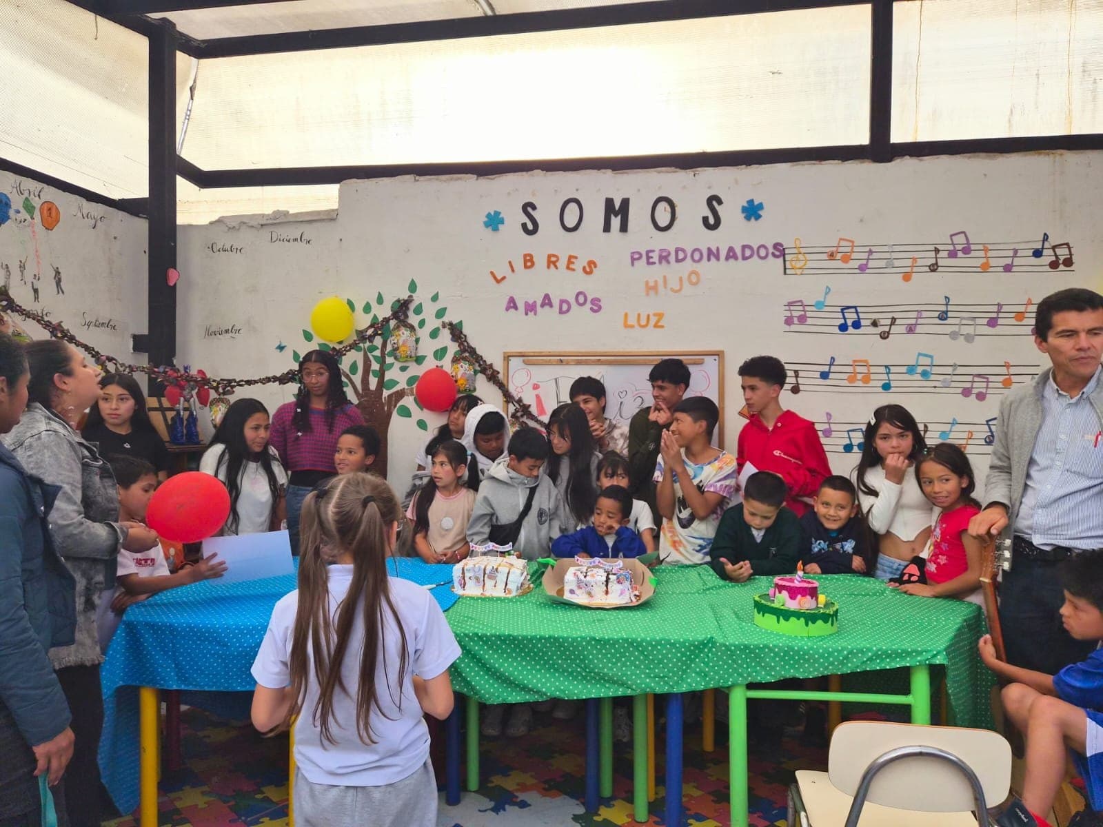 Fundación Buena Semilla — celebración de cumpleaños y promoción de niños